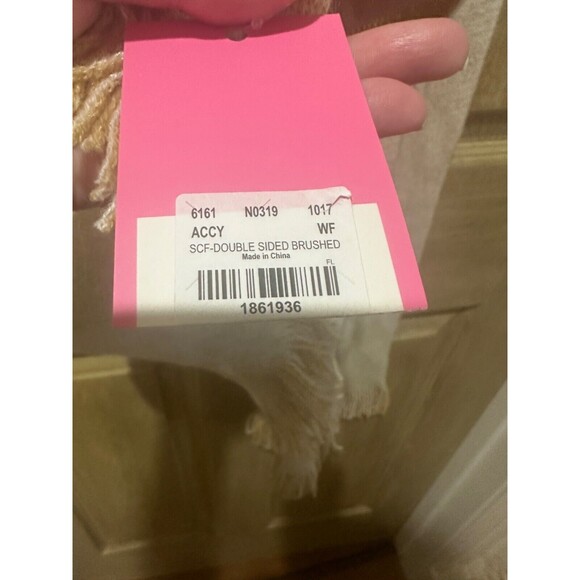 NWT Isaac Mizrahi Soft yellow & cream double sided brushed scarf - Picture 4 of 4